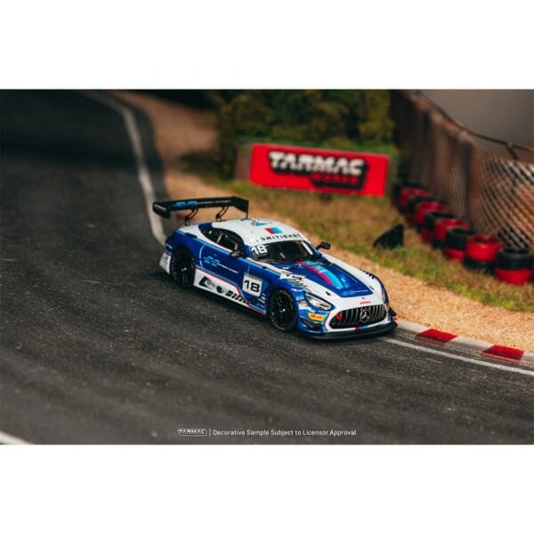 T64-062-26BGT18_2 (預訂 Pre Order) Tarmac Works T64-062-26BGT18 1/64 Mercedes-AMG GT3 British GT Championship 2026 Kevin Tse / Ben Green (Model Car + Trading Cards Combo Set)